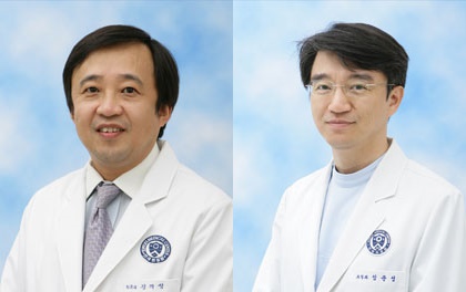 (왼쪽부터)김의성 치과대학 신임학장, 심준성 치과대학 병원장